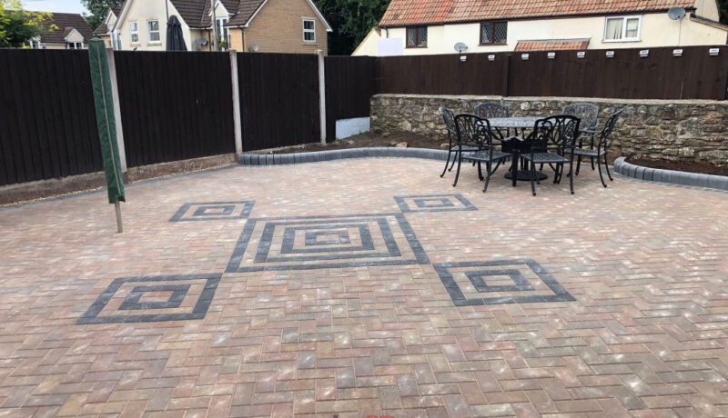 Brindle Block Paved Patio with Charcoal Pattern in Bristol